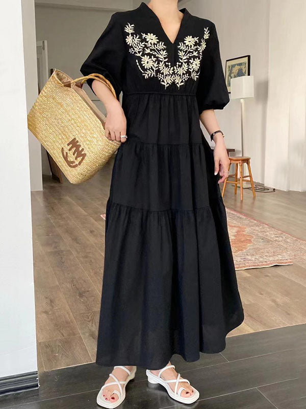 Robe mi-longue ample brodée plissée à manches bouffantes, à col en V