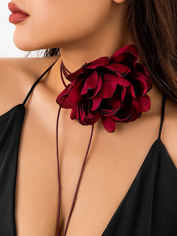 Collier délicat en forme de fleur, à lacets