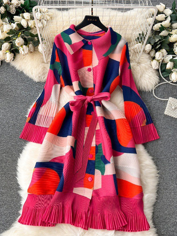 Robe mi-longue ample plissée à manches évasées, avec ceinture, couleur contrastée