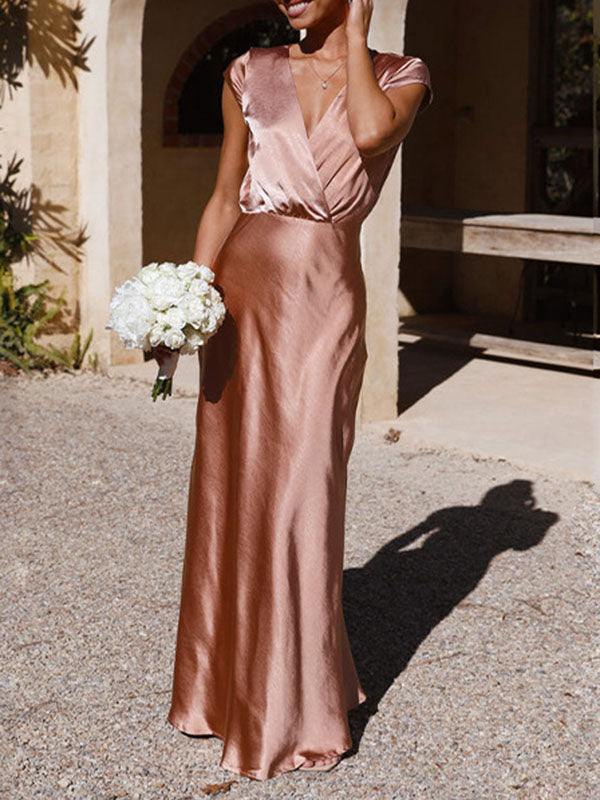 Robe longue ample plissée à manches courtes, à empiècements, à col en V, couleur unie