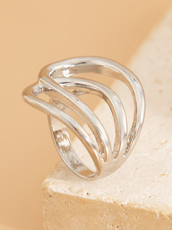 Bague géométrique brillante à coupe irrégulière