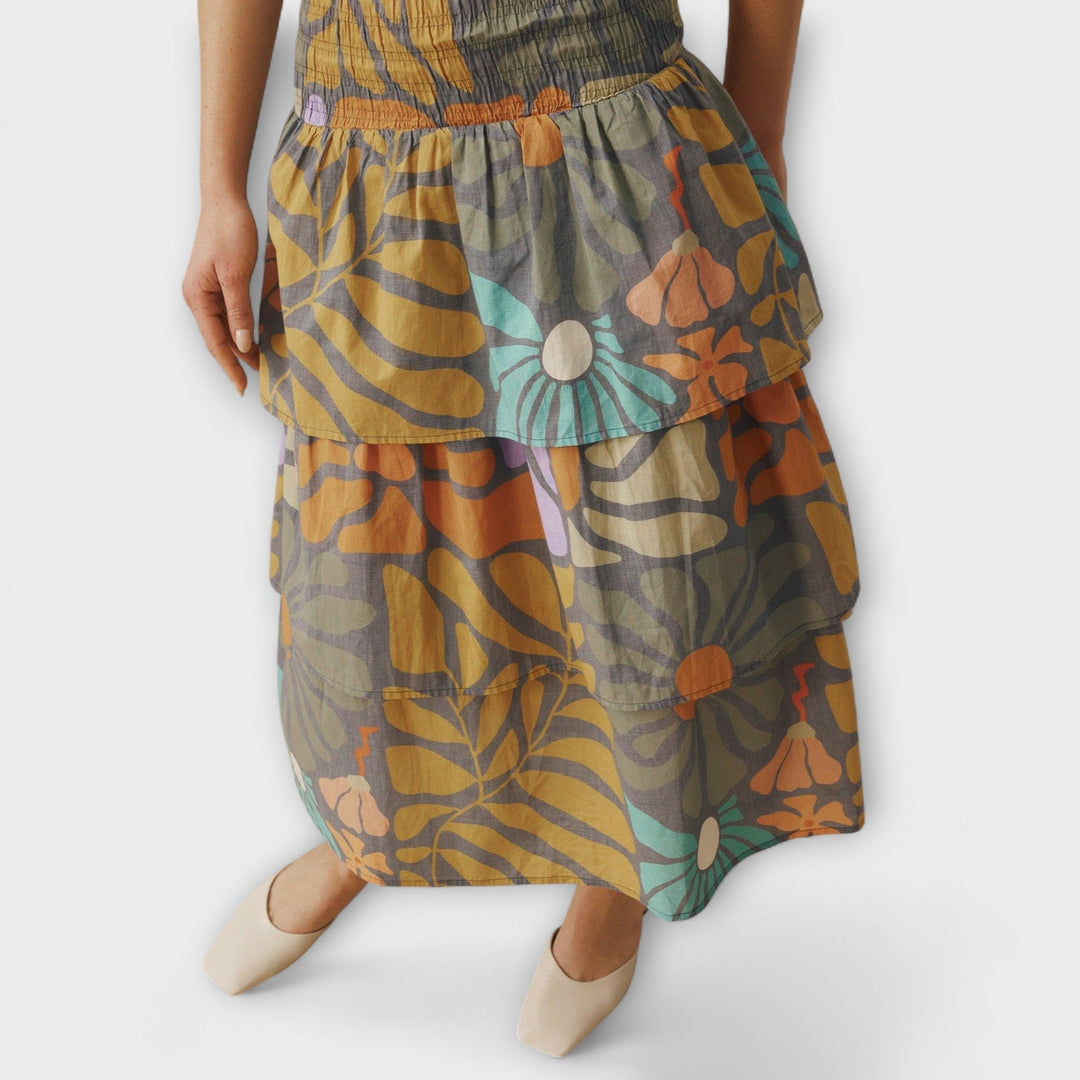 Yenora – Robe midi avec corsage smocké et jupe à volants