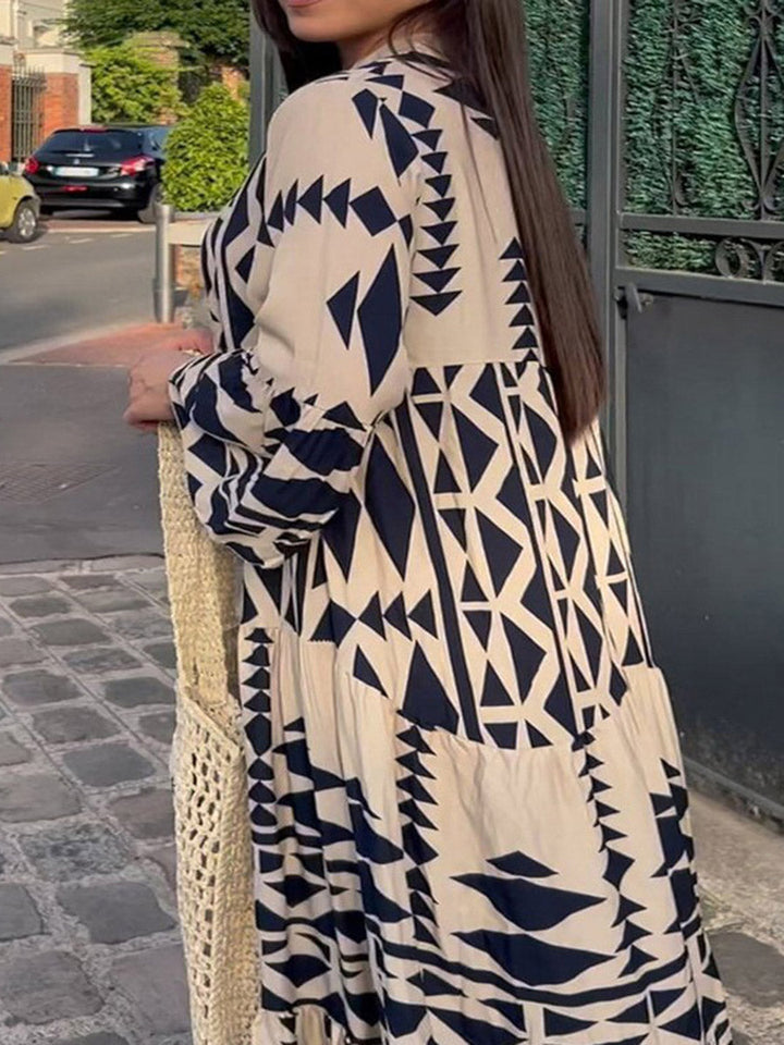Robe chemise boutonnée plissée imprimée coupe trapèze, à manches longues, à empiècements, à col montant, couleur contrastée