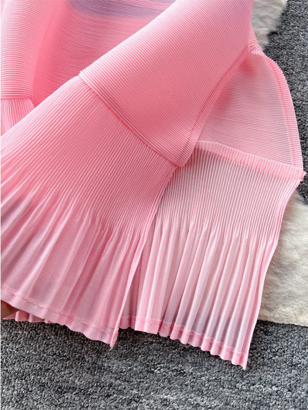 Robe mi-longue ample plissée à manches évasées, avec ceinture, couleur contrastée