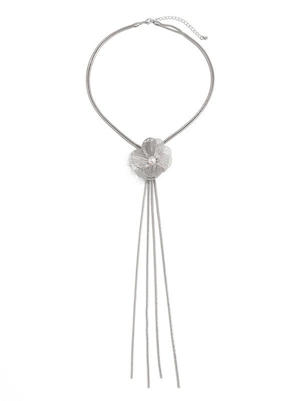 Collier en forme de fleur, à pompons