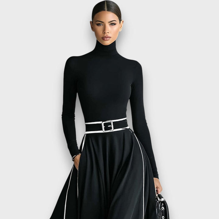 Marceline – Robe maxi noire avec coutures blanches