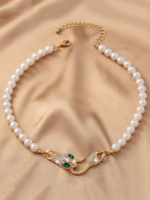 Collier perlé délicat en forme de serpent