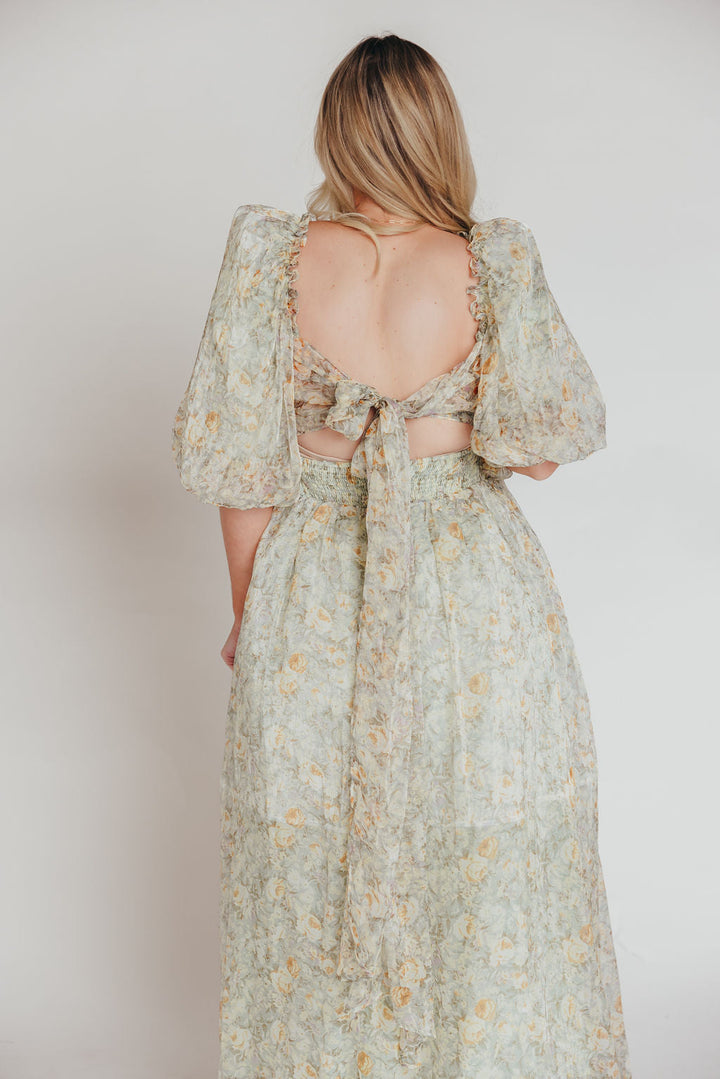 Robe maxi Melody avec plis et nœud floral en couleur sauge – résistant aux chocs et disponible en taille (S-3XL)