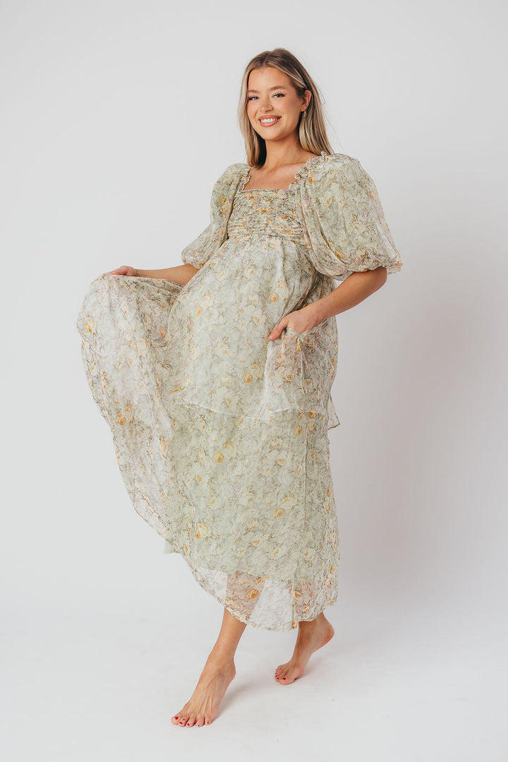 Robe maxi Melody avec plis et nœud floral en couleur sauge – résistant aux chocs et disponible en taille (S-3XL)