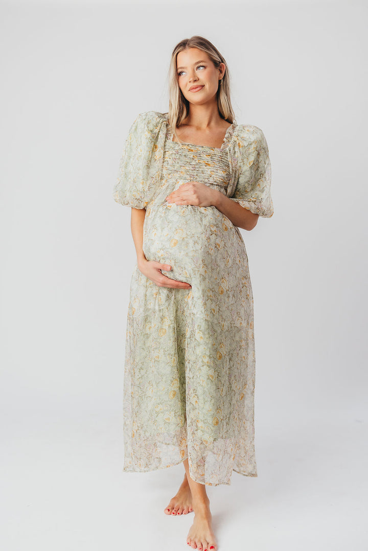 Robe maxi Melody avec plis et nœud floral en couleur sauge – résistant aux chocs et disponible en taille (S-3XL)
