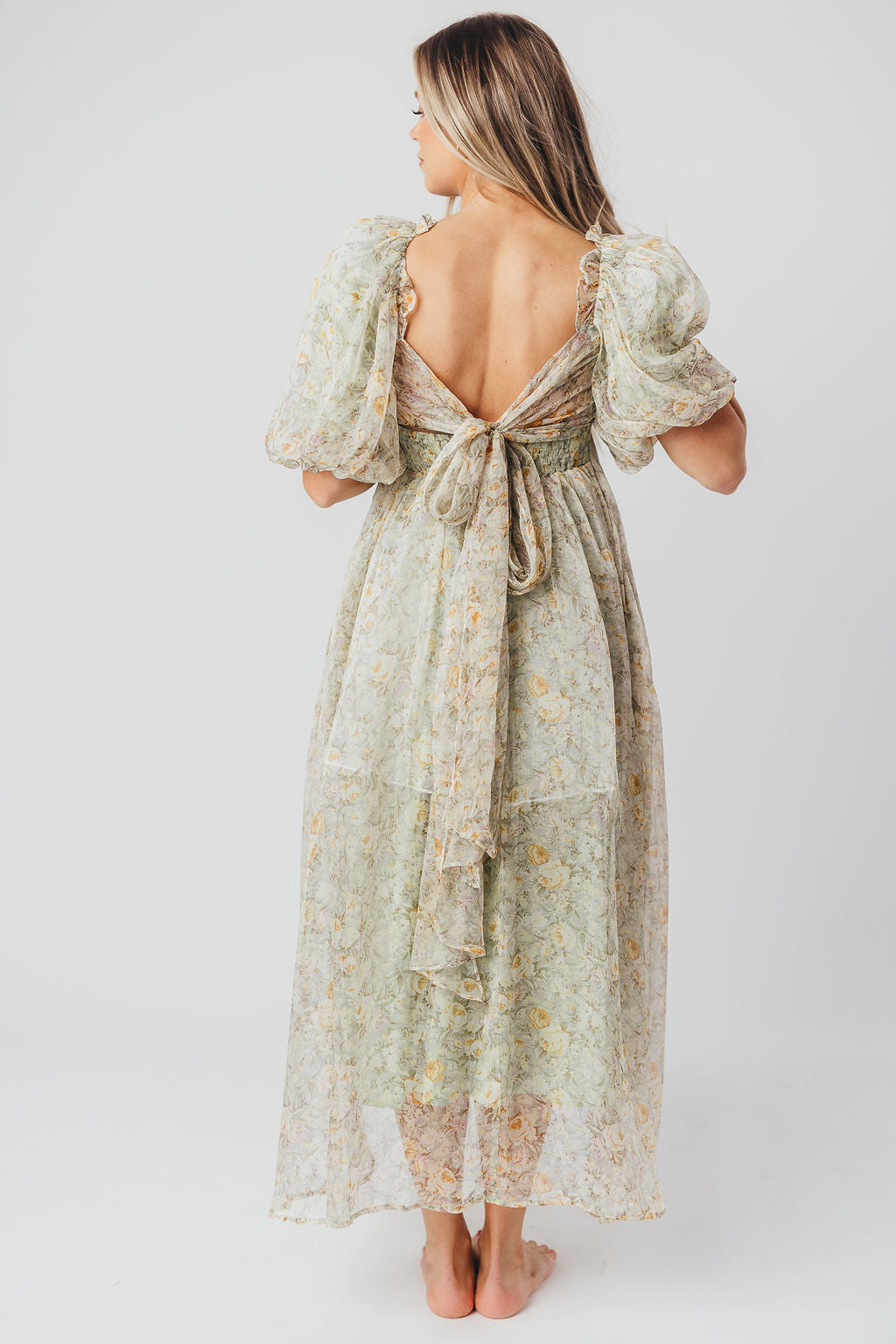 Robe maxi Melody avec plis et nœud floral en couleur sauge – résistant aux chocs et disponible en taille (S-3XL)