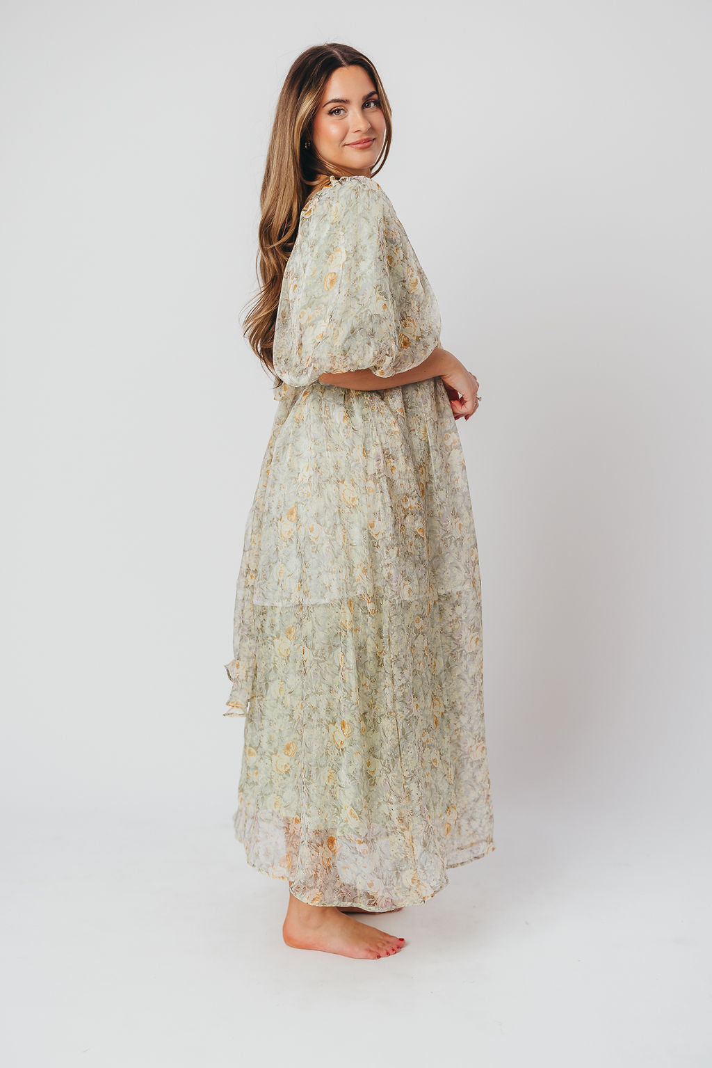 Robe maxi Melody avec plis et nœud floral en couleur sauge – résistant aux chocs et disponible en taille (S-3XL)