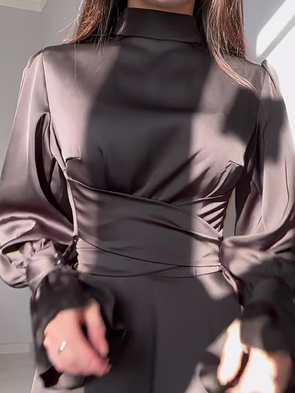 Robe longue plissée coupe trapèze, à manches longues, à taille nouée, à fermeture éclair, à col cheminée, couleur unie