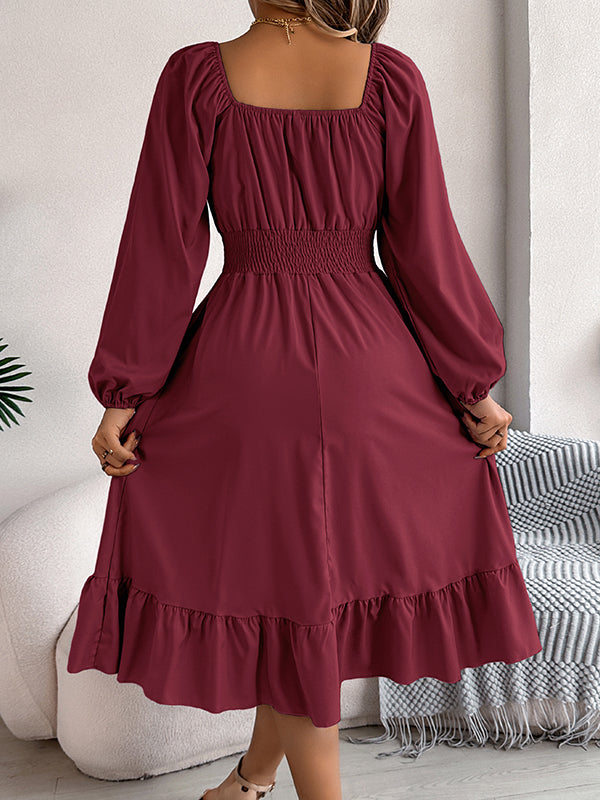 Robe mi-longue plissée volantée coupe trapèze, à taille élastique, à col carré, couleur unie