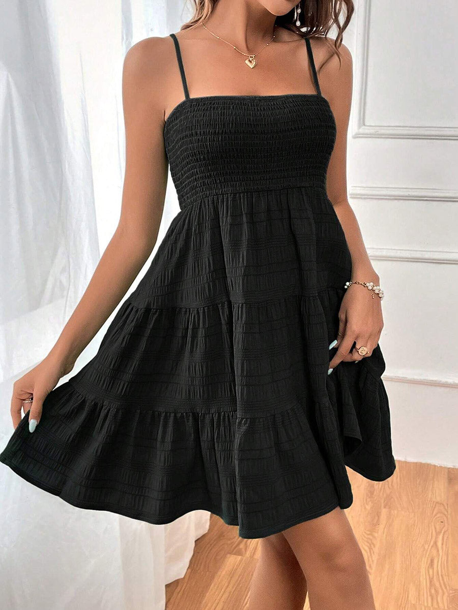 Robe courte plissée à taille élastique, taille haute, à empiècements, à fines bretelles, couleur unie