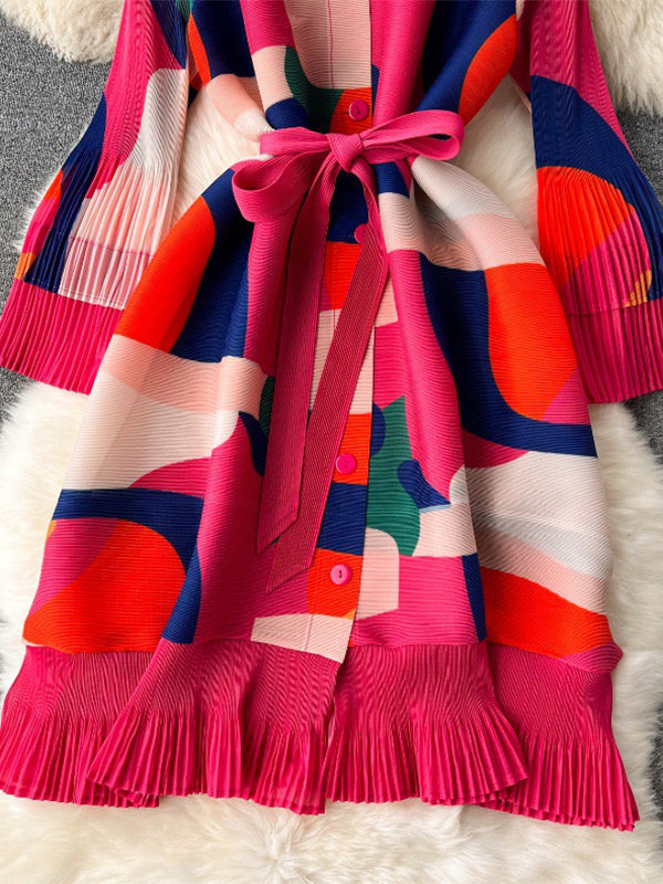 Robe mi-longue ample plissée à manches évasées, avec ceinture, couleur contrastée