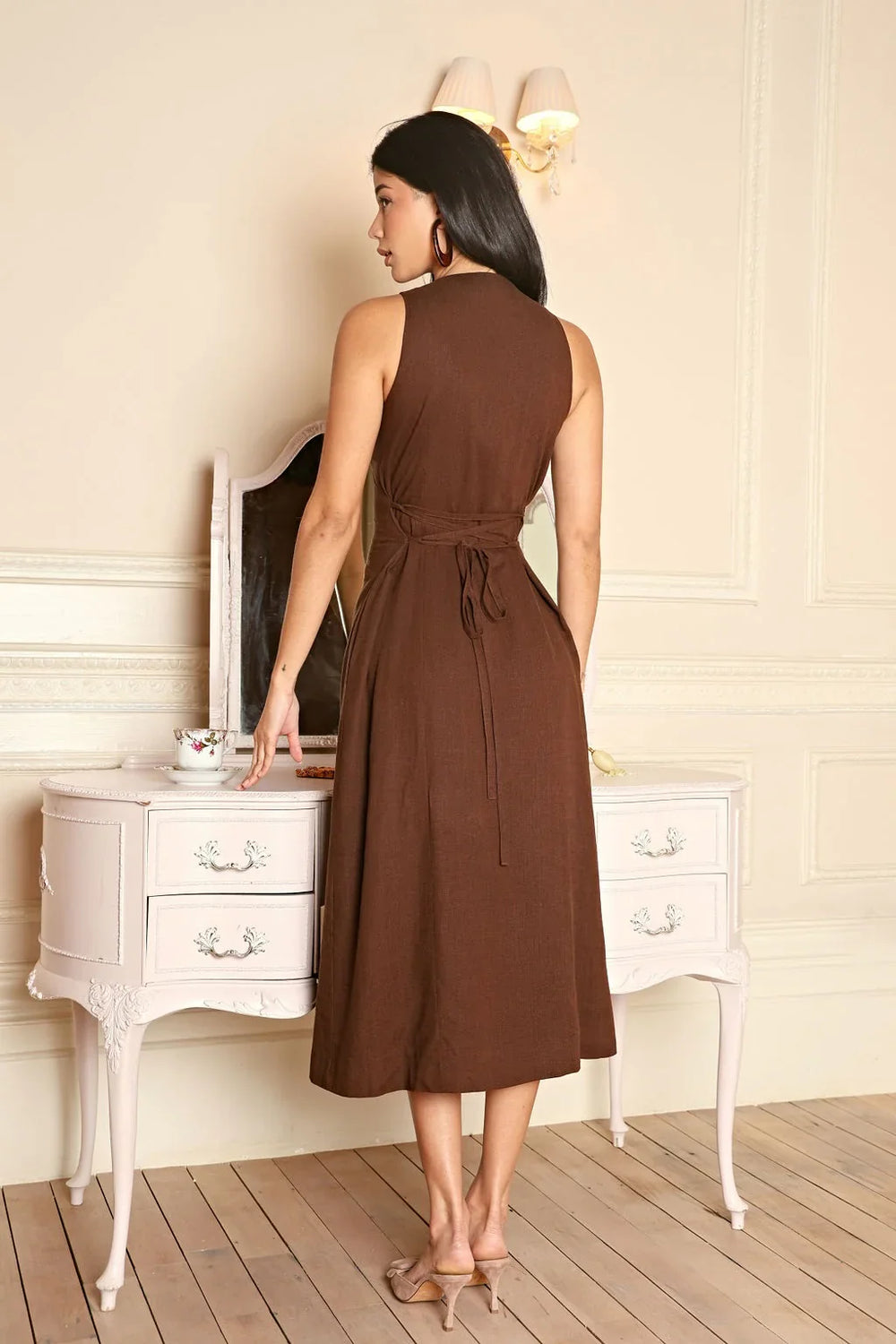 Robe Midi Sans Manches Ariane avec Boutons