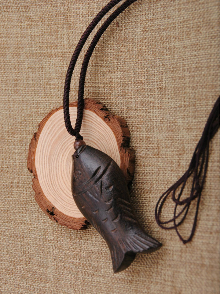 Collier de poisson en bois national naturel