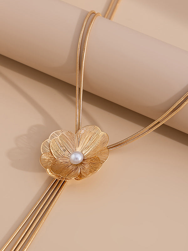 Collier en forme de fleur, à pompons
