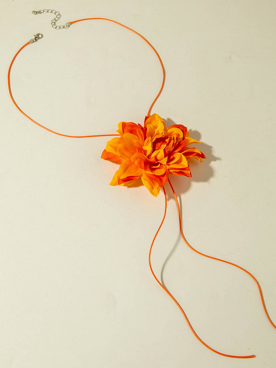Collier en forme de fleur, couleur unie