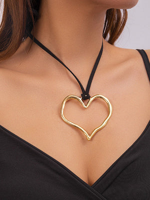 Collier ajouré en forme de cœur