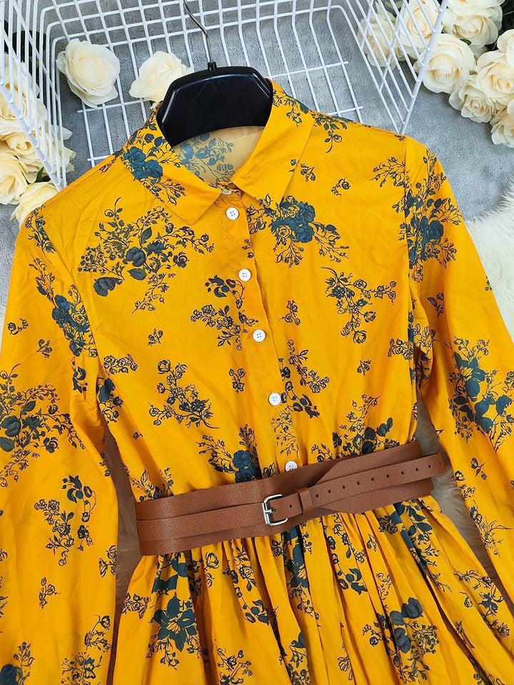 Robe chemise boutonnée plissée coupe trapèze, à taille élastique, avec ceinture, à imprimé floral, à empiècements, à col revers, couleur contrastée