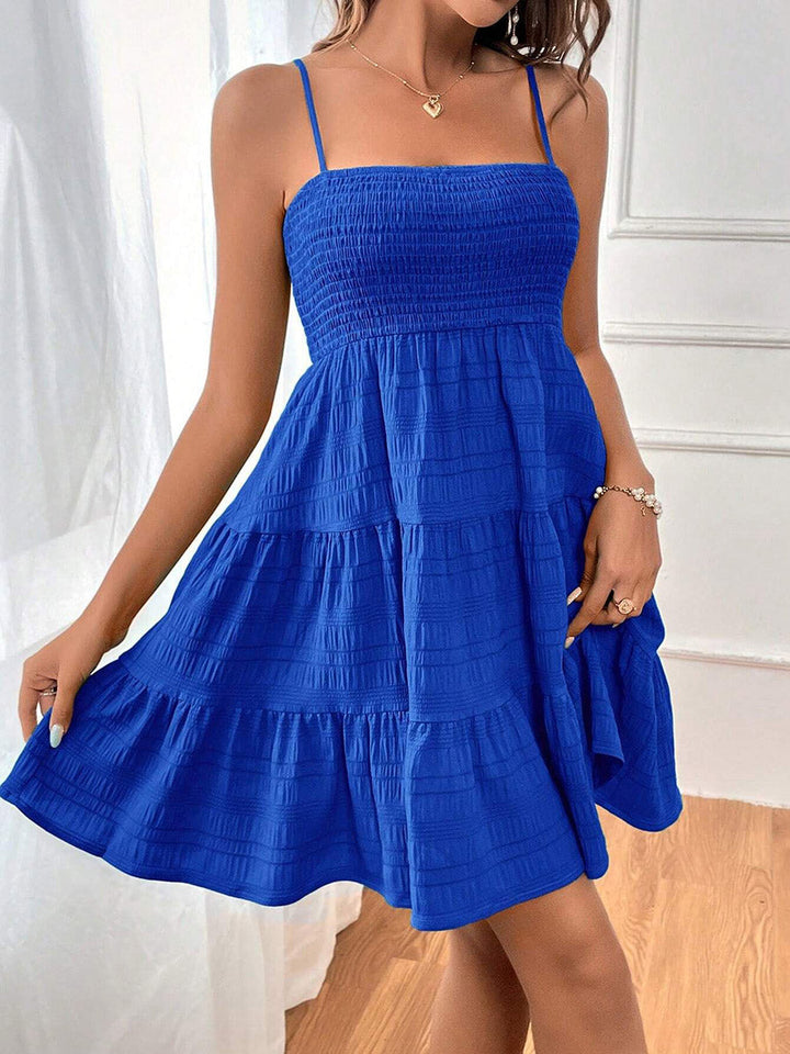 Robe courte plissée à taille élastique, taille haute, à empiècements, à fines bretelles, couleur unie