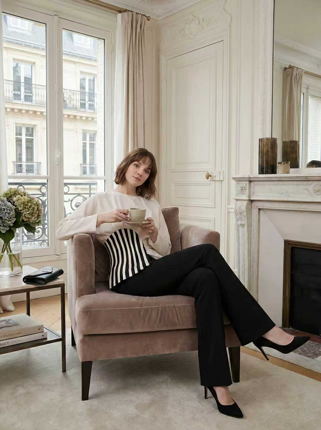 Chemisier asymétrique plissé rayé à coupe irrégulière, à manches longues, à empiècements, à fermeture éclair, à col rond