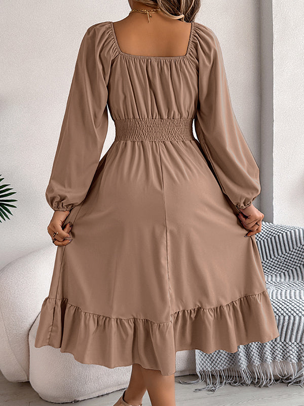 Robe mi-longue plissée volantée coupe trapèze, à taille élastique, à col carré, couleur unie