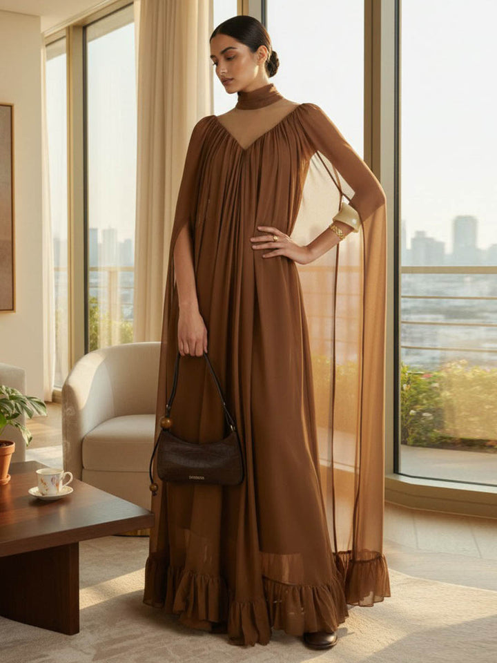 Robe longue superposée plissée volantée transparente style cape, à coupe irrégulière, à empiècements, à col haut, couleur unie