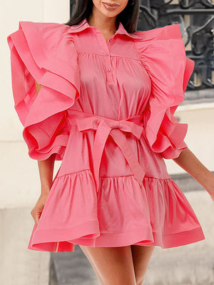 Robe courte boutonnée plissée volantée coupe trapèze, taille haute, à taille nouée, à col revers, couleur unie