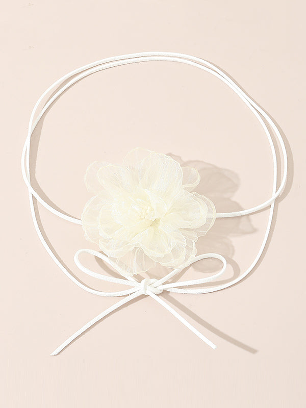 Collier délicat en forme de fleur, en gaze