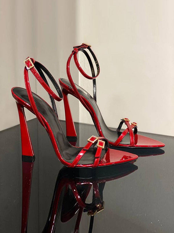 Sandales à talons à boucle de ceinture, à bout ouvert, à empiècements