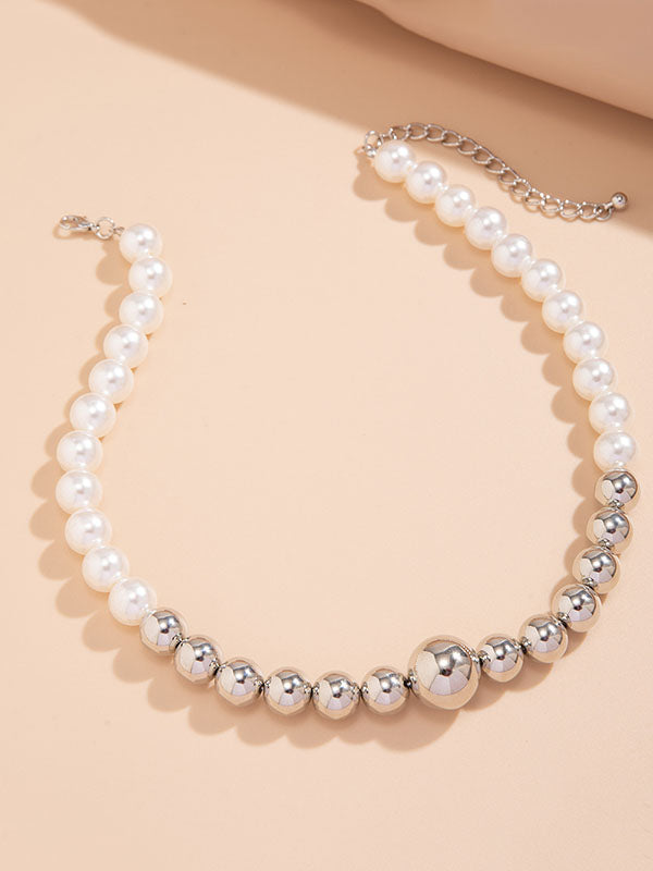Collier perlé délicat couleur contrastée
