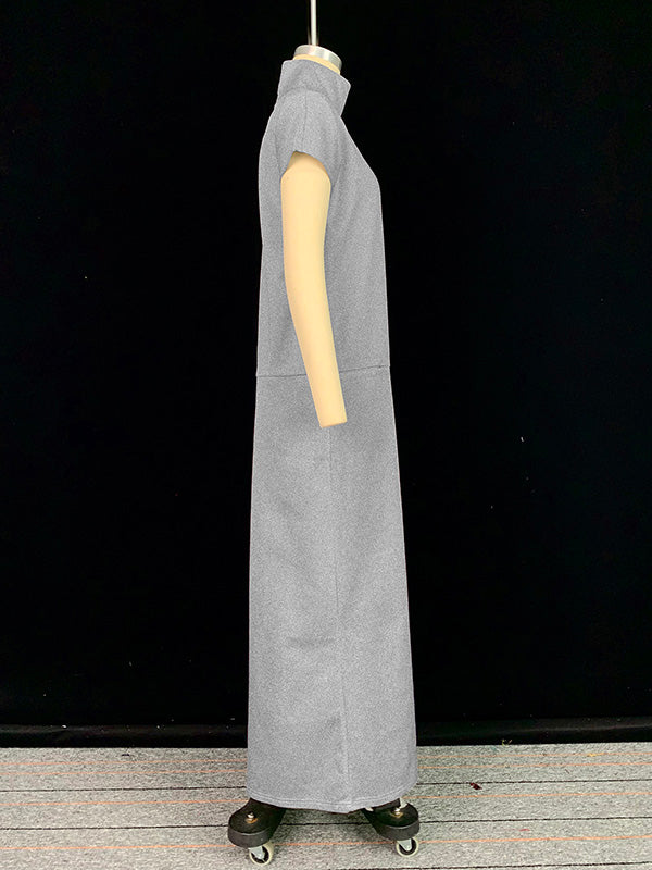 Robe longue ample à manches courtes, à empiècements, à col haut, couleur unie