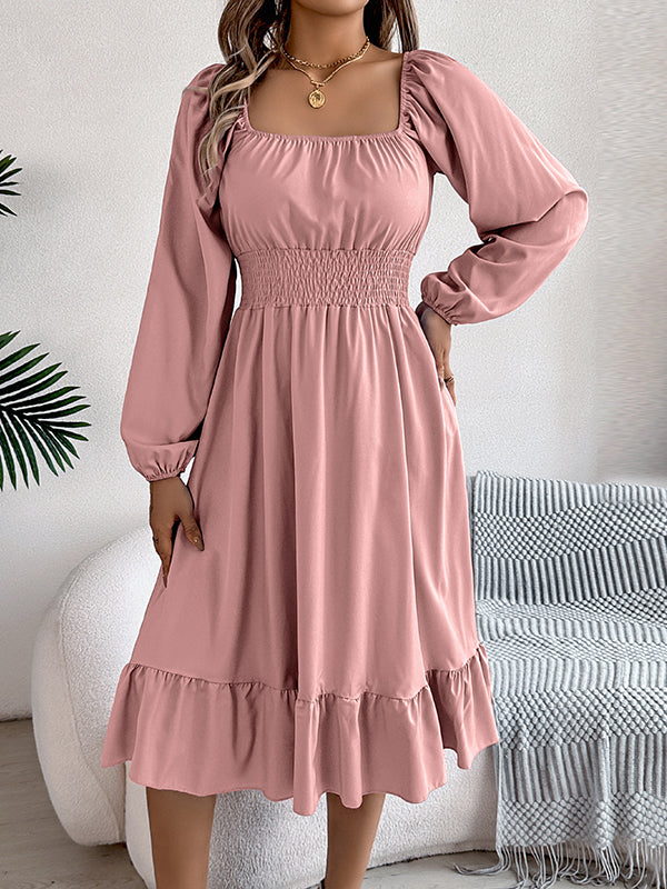 Robe mi-longue plissée volantée coupe trapèze, à taille élastique, à col carré, couleur unie