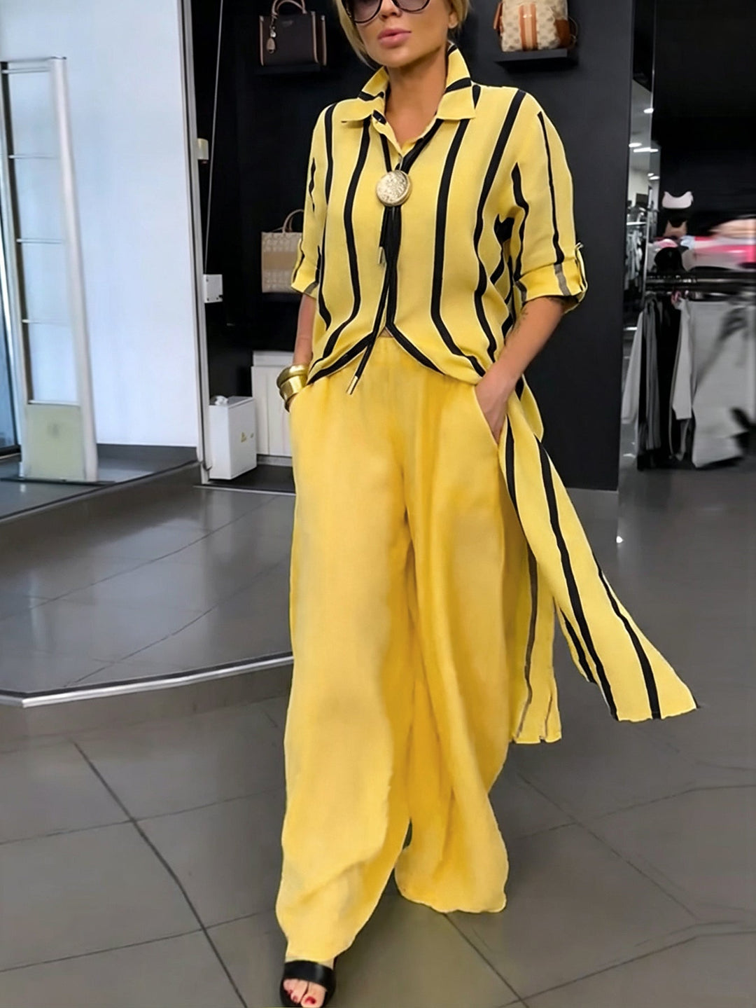 Ensemble deux pièces boutonné rayé à ourlet plongeant, à manches longues, à col revers, à poches, à jambes larges, couleur contrastée, couleur unie – chemisier + bas + pantalon