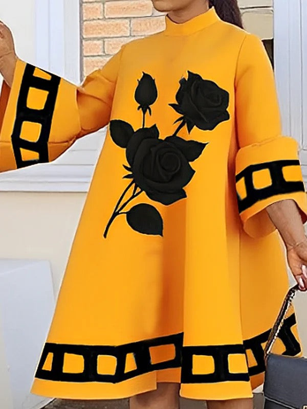Robe mi-longue coupe trapèze, à manches évasées, à imprimé floral, à empiècements, à col cheminée