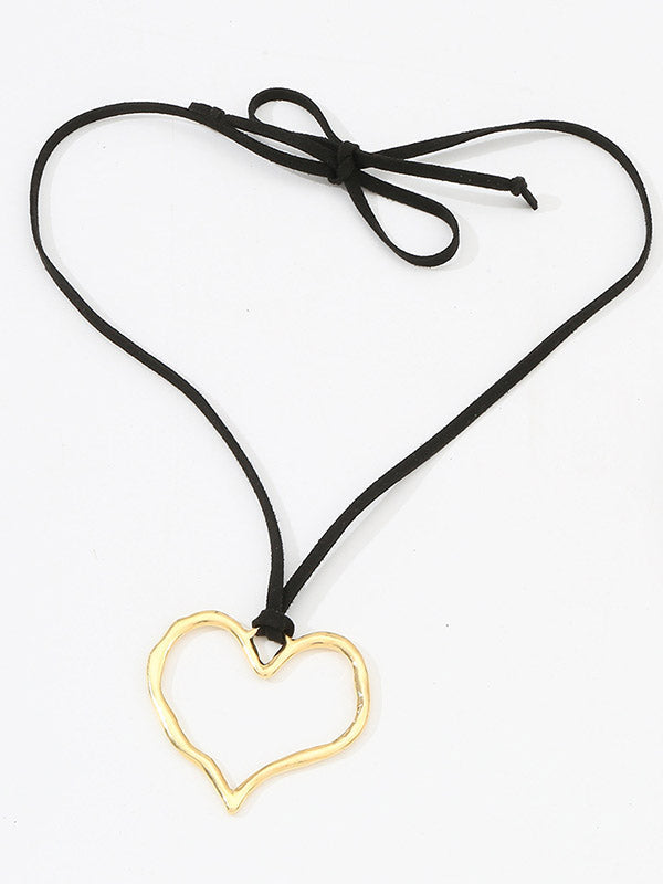 Collier ajouré en forme de cœur