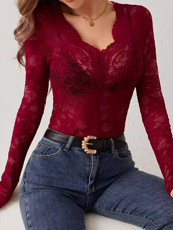T-shirt près du corps en dentelle transparente à manches longues et col en V, couleur unie