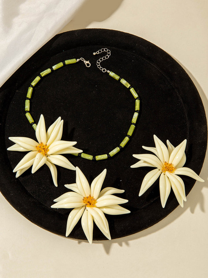 Parure collier et boucles d'oreilles pendantes en forme de fleur
