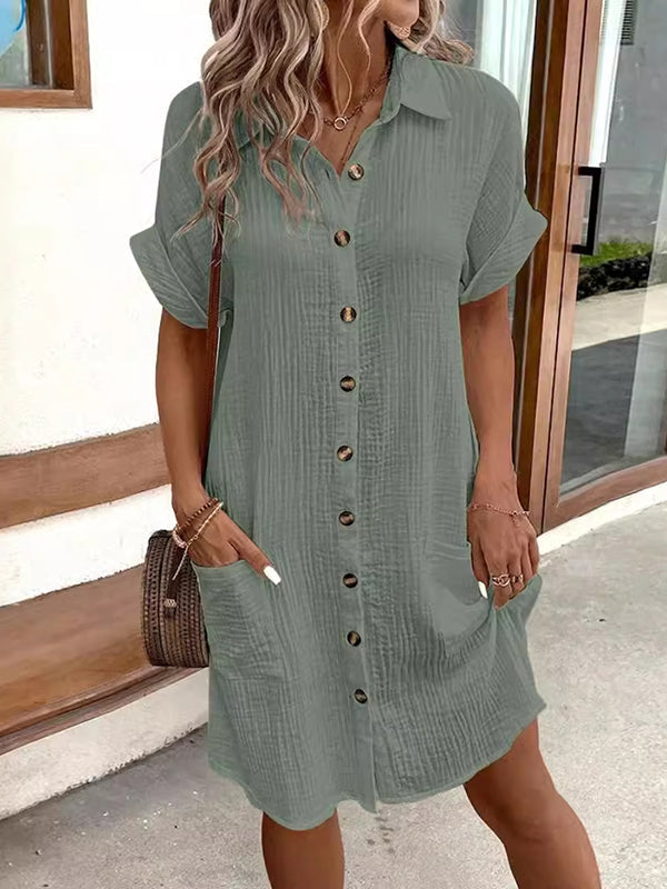 Robe chemise ample plissée à manches courtes, à empiècements, à col revers