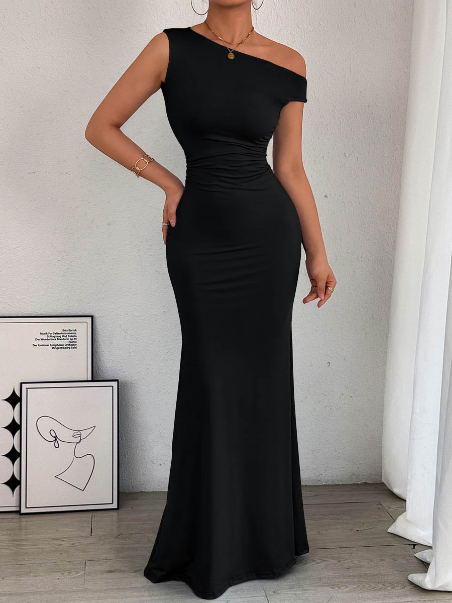 Robe longue moulante asymétrique plissée fendue sur le côté taille haute, asymétrique à une épaule, couleur unie