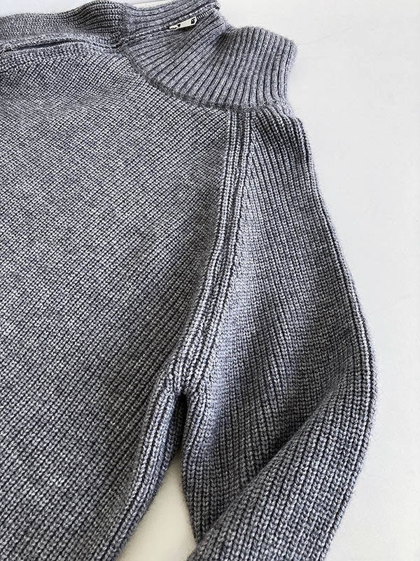 Pull ample fendu sur le côté à manches longues, à empiècements, à fermeture éclair, à col haut