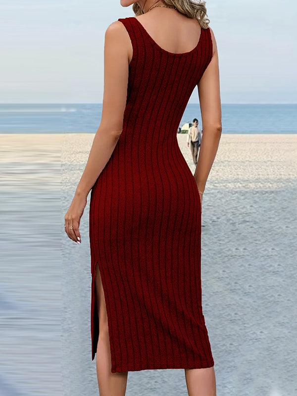 Robe mi-longue fendue sur le côté rayée coupe près du corps, sans manches, à col en U, couleur unie