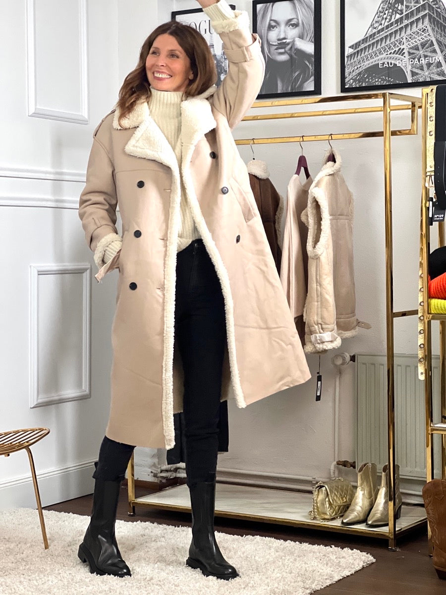 Manteau en shearling à double boutonnage avec ceinture – pour femmes