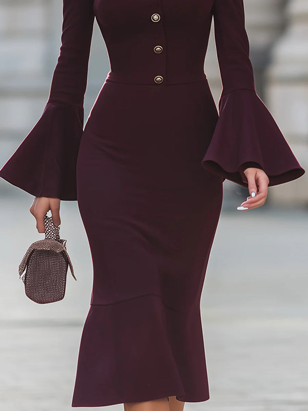 Robe mi-longue moulante boutonnée à manches évasées, à col haut, couleur unie