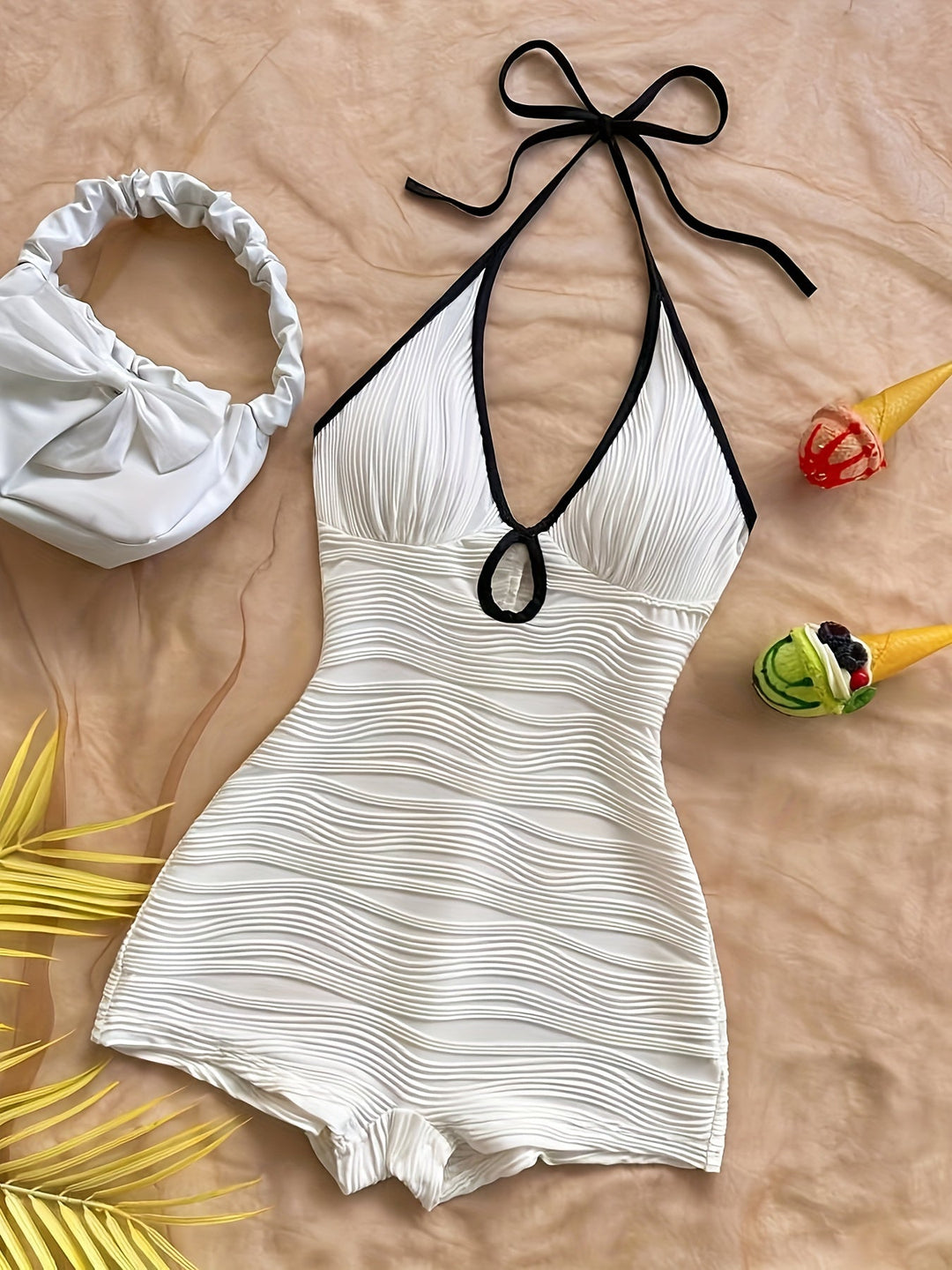 Maillot de bain femme avec décolleté halter et motif ondulé – Style vintage élégant pour la plage et la piscine