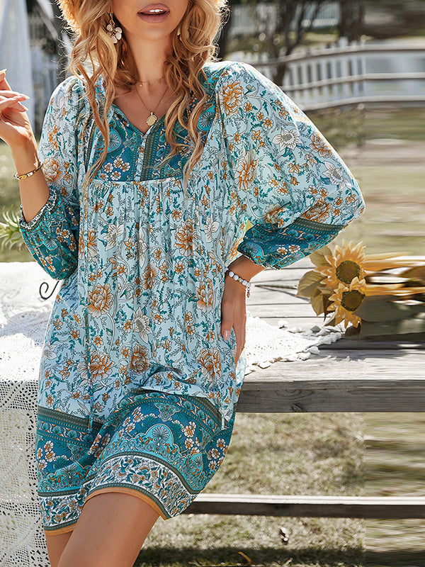 Robe courte ample plissée coupe trapèze, à imprimé floral, à col en V, couleur contrastée