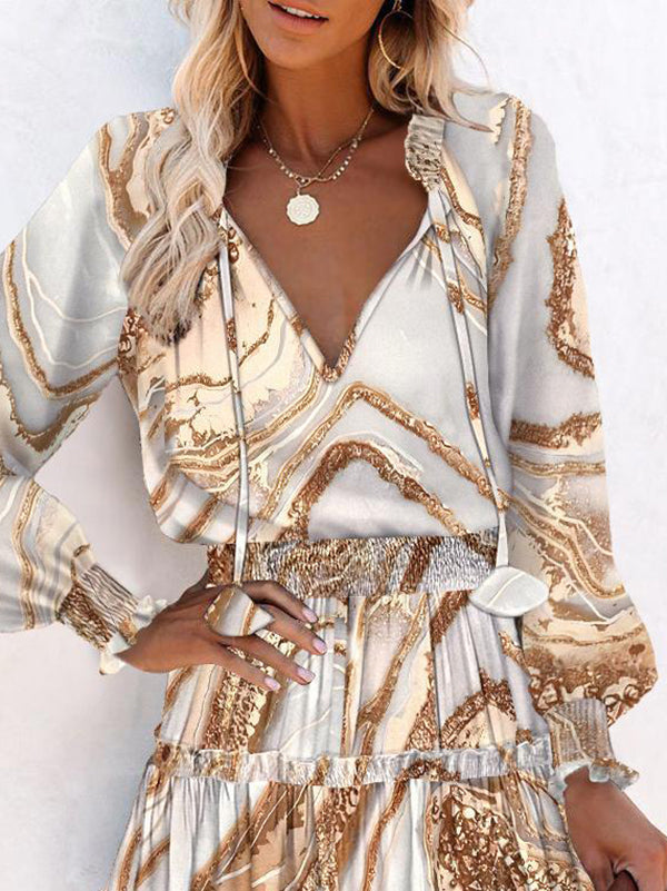 Robe courte plissée nouée coupe trapèze, à manches longues, à empiècements, à col en V, couleur contrastée